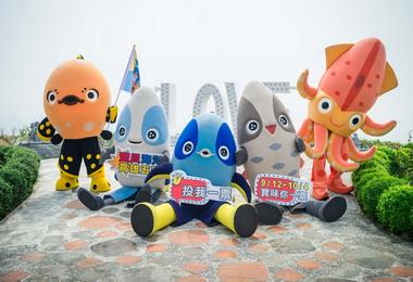 高雄五寶特攻隊出巡拜票(圖)