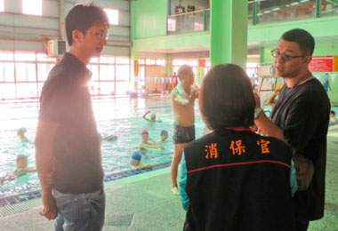 市府稽查泳池滑水道違規者要改善並複檢(圖)