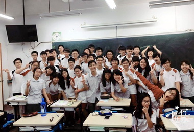 特別教師節 興大附中師生穿學生服唱歌(圖)