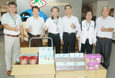 中油秋節送禮關懷弱勢兒童(圖)