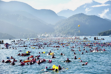 泳渡帶動周邊 期燈會再創佳績(圖)