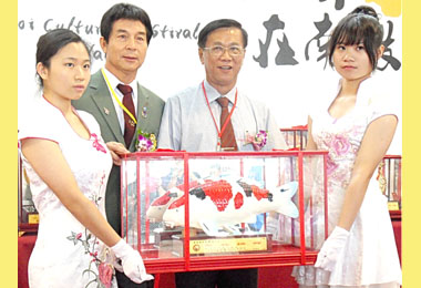 拍賣冠軍魚 錦鯉一尾百餘萬(圖)