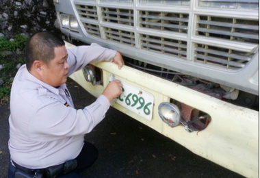 砂石車駕駛偽造車牌懸掛遭警查獲(圖)