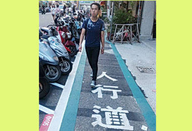 旗津、哈瑪星劃標線型人行道解決人車爭道(圖)