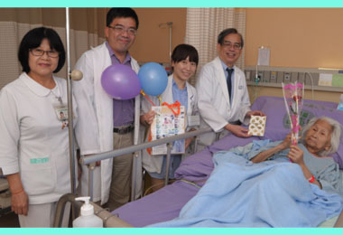 童綜合醫院歡慶重陽百歲嬤笑咪咪(圖)