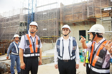 立委賴瑞隆勘查政院南部中心新大樓(圖)