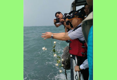 中市舉辦第一次聯合海葬(圖)