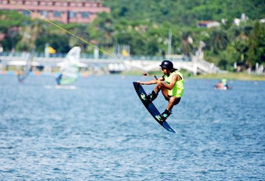 蓮潭盃纜繩滑水國際賽蓮池潭登場(圖)