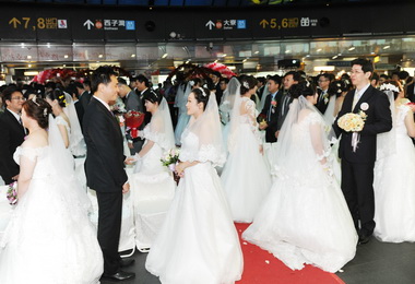 中鋼辦集團結婚 現場幸福洋溢(圖)