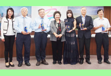 勞檢處獲頒全國唯一特優今獻獎予市長(圖)