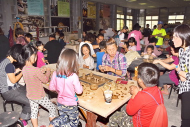 集集陶藝節 民眾添興窯捏陶樂(圖)