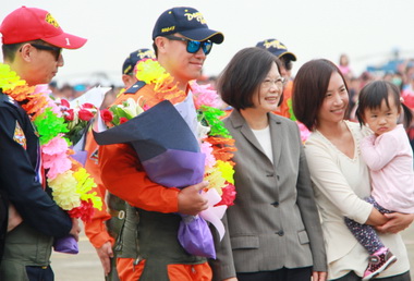 蔡英文：中央與市府合作 發揮航太科技能量(圖)