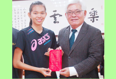 李進勇接見亞青盃銅牌選手蔡&#28702;瑢(圖)