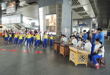 高鐵助圓夢 港源國小獻演客家歌謠(圖)