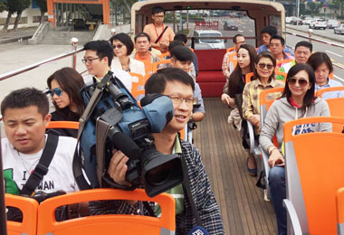 雙層巴士驚豔全台助力高雄觀光旅遊(圖)