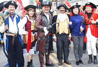 花卉嘉年華開幕 魅力森巴先熱舞(圖)