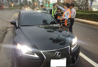 率先全國高雄警監交業界聯合稽查Uber(圖)