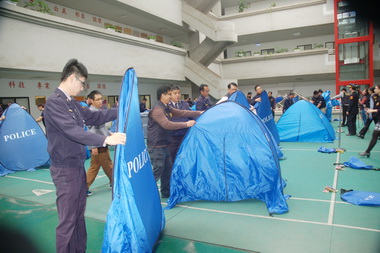 維護亡者尊嚴警局配發快速保全帷幕(圖)