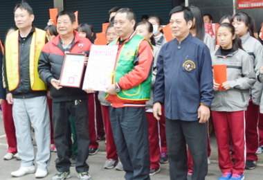 凌霄玉皇天宮發放獎助金嘉惠百名國中生(圖)