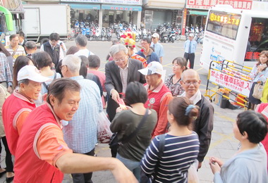 六大年貨公車任意搭輕鬆辦年貨(圖)