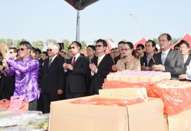 台灣燈會主燈安座 鳳凰祥瑞罩雲林(圖)