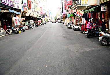 草屯鎮道路重舖柏油 鎮民肯定(圖)