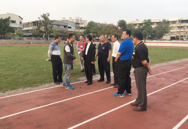 大里國小操場跑道年久失修教育局勘查改善(圖)