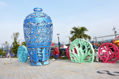 參展南投燈會 中國自貢花燈裝設(圖)