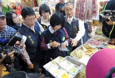 市府聯合查核年貨大街確保食品安全(圖)