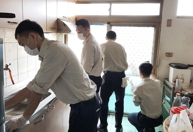 替代役助獨居長者打掃居家環境獲讚揚(圖)