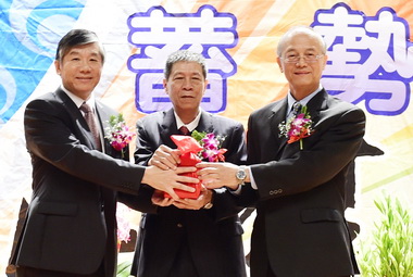 修平科大新卸任校長交接(圖)