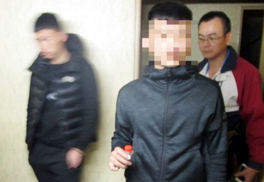 警大同學聯逮聚集吸毒青少年(圖)