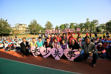 北太平長青學苑開心迎新學期(圖)