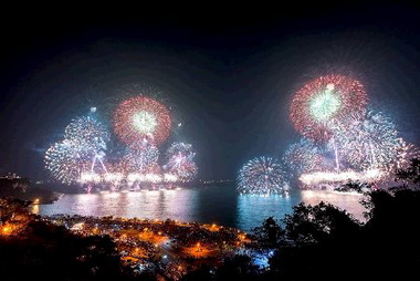 高雄燈會藝術節旺來雞提燈11日限量發送(圖)