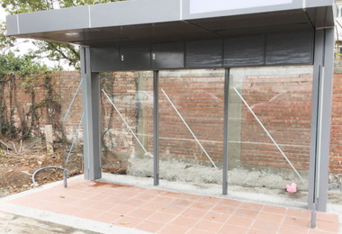 等了三年樂群二村公車候車亭完工(圖)