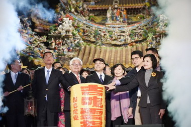 2017台灣燈會北港燈區 熱鬧啟燈(圖)