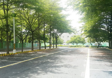 鳳西羽球館公有停車場開放民眾停車(圖)