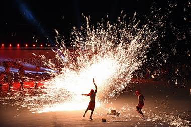銅梁火龍演出 火焰防範未雨綢繆(圖)