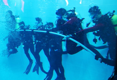 潛立方提供消防員潛水訓練基地(圖)