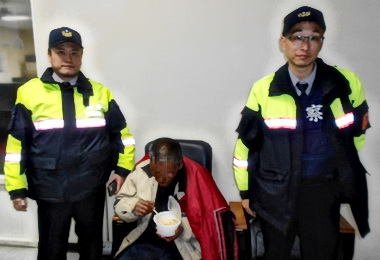 失智翁迷途警助其返家(圖)