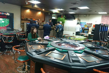 檢警聯合破獲4家非法賭博(圖)