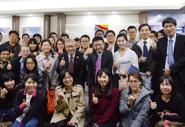 英國船舶經紀人協會造訪港務公司談合作(圖)