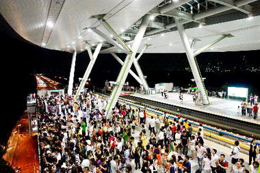 喜迎五月天高捷售限量螢光棒(圖)