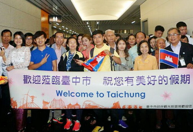 柬埔寨直飛台中市府備太陽餅迎賓(圖)