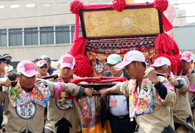 大甲媽回鑾海線信眾熱烈迎駕(圖)