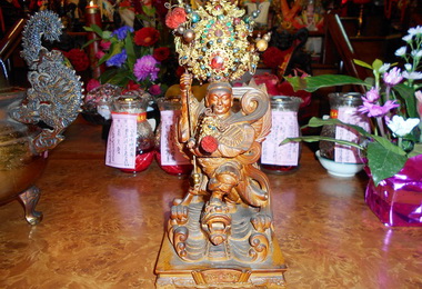 賊竊神像竟掰：要當說話對象(圖)