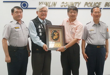 李進勇表揚攔阻詐騙破案有功人員(圖)