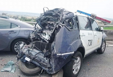 清水警分局警車遭撞幸無人傷亡(圖)