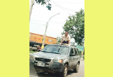 冒險撿芒果警：勿因小失大(圖)