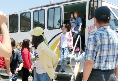 高雄鴨子船夯將拓展夜間航行新遊程(圖)